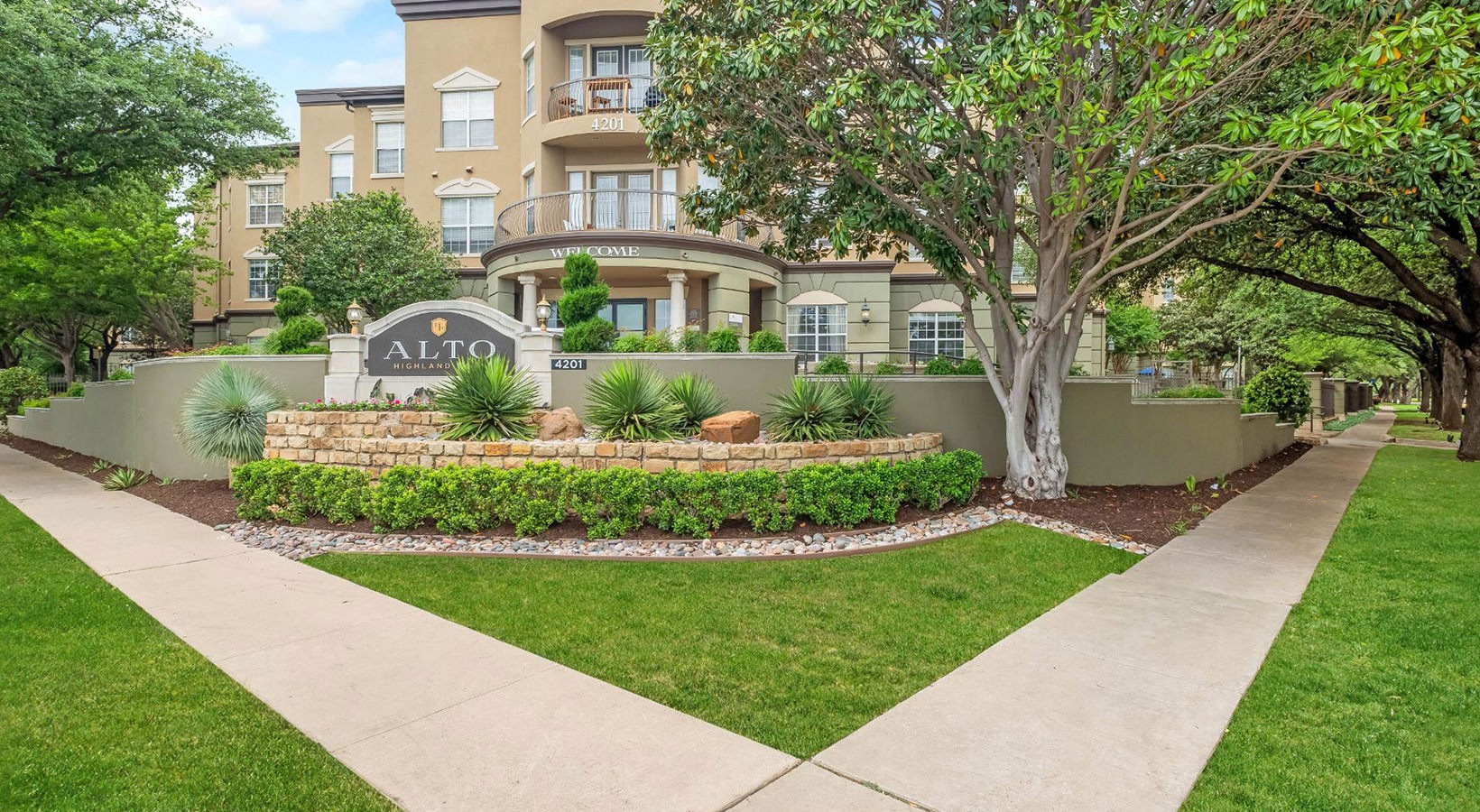 Highland Park Brownstones apartment photo
